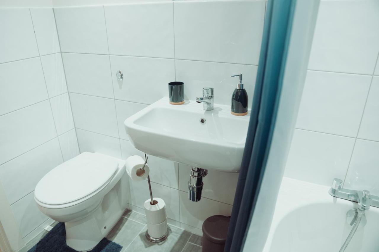 Bv Rare 3 Bedrooms At Conditioning House Bradford Perfect For Contractors Екстериор снимка
